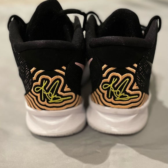 Nike Kyrie ripple effect - Picture 3 of 5